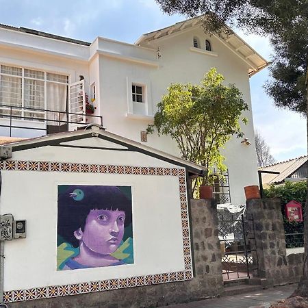 Campus Residencias Bed & Breakfast Quito Exterior photo