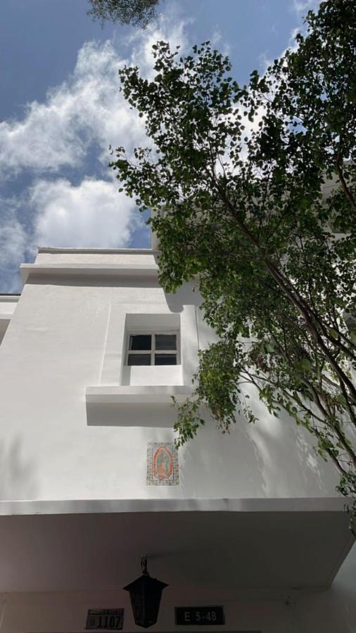 Campus Residencias Bed & Breakfast Quito Exterior photo