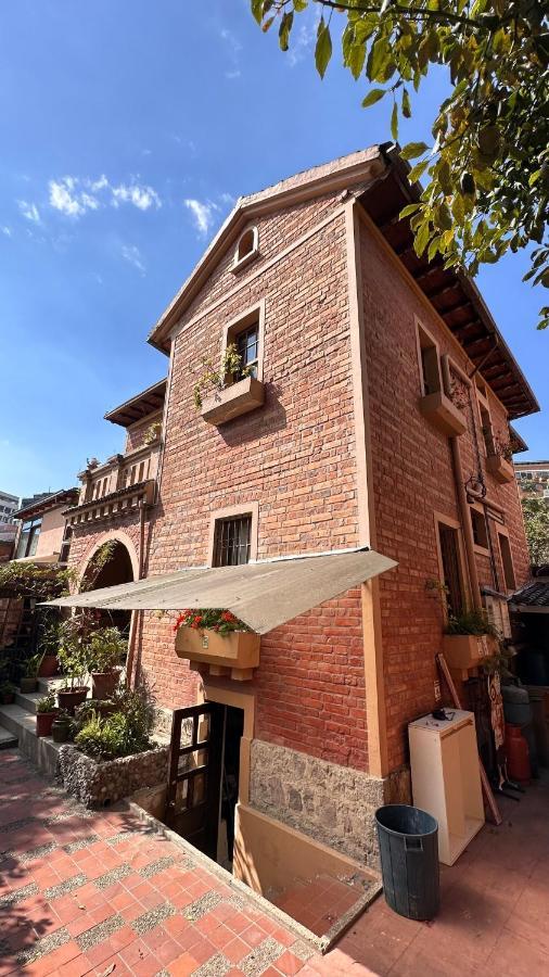 Campus Residencias Bed & Breakfast Quito Exterior photo