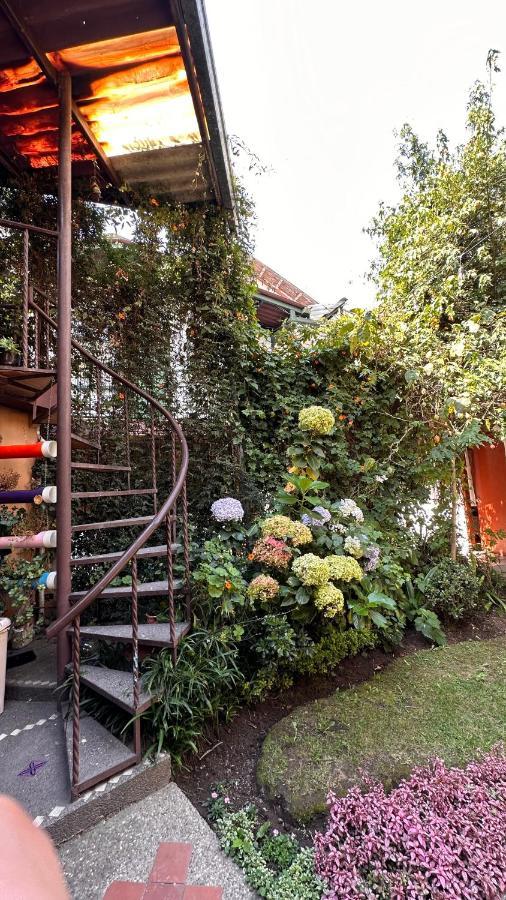 Campus Residencias Bed & Breakfast Quito Exterior photo