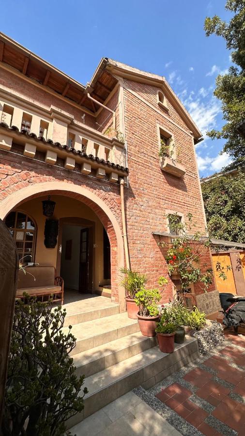 Campus Residencias Bed & Breakfast Quito Exterior photo