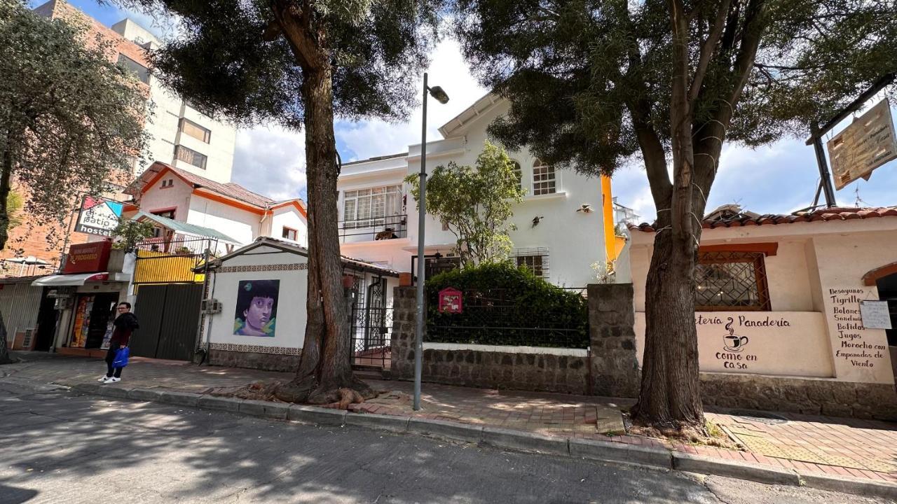 Campus Residencias Bed & Breakfast Quito Exterior photo