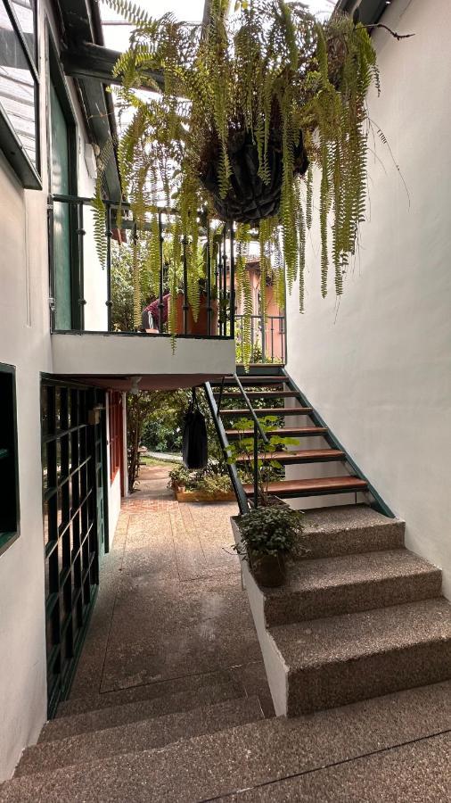 Campus Residencias Bed & Breakfast Quito Exterior photo