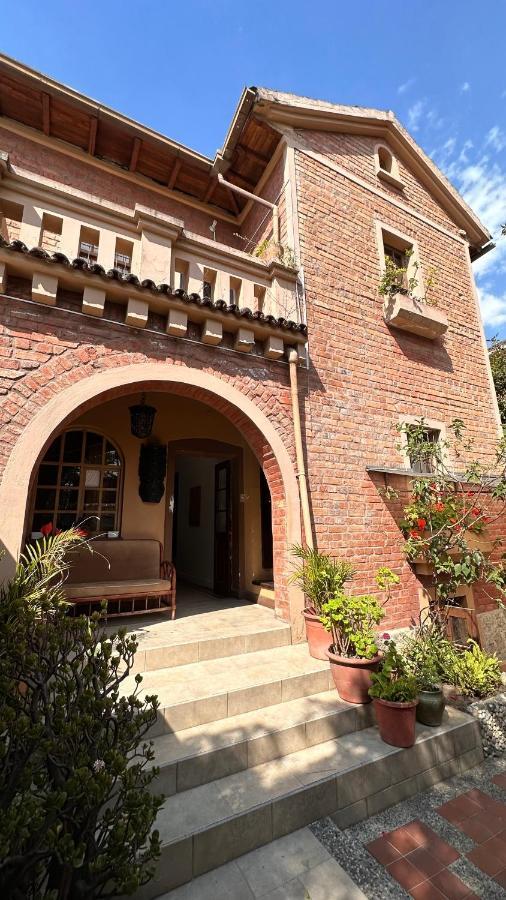 Campus Residencias Bed & Breakfast Quito Exterior photo