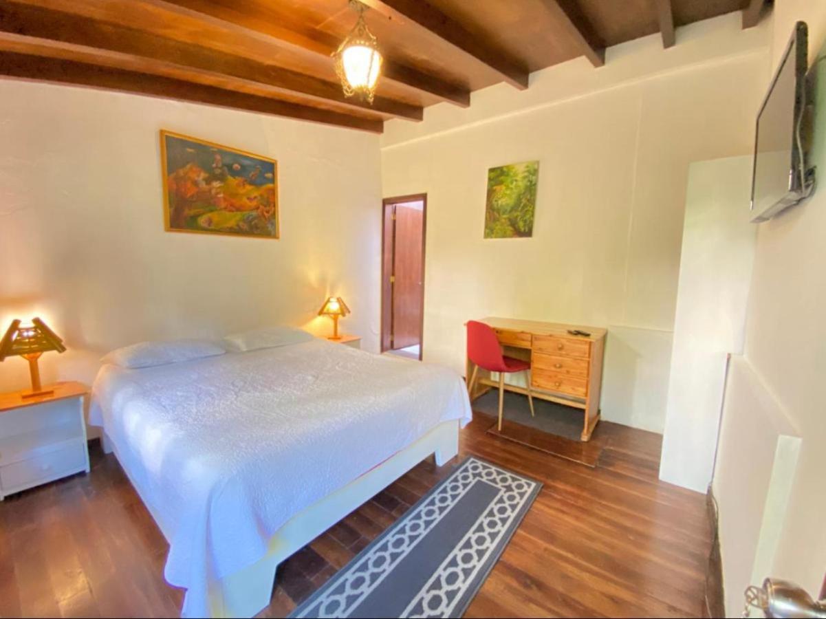 Campus Residencias Bed & Breakfast Quito Exterior photo