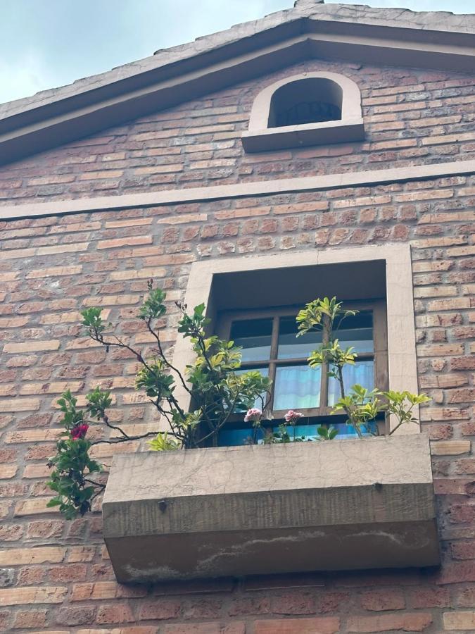 Campus Residencias Bed & Breakfast Quito Exterior photo