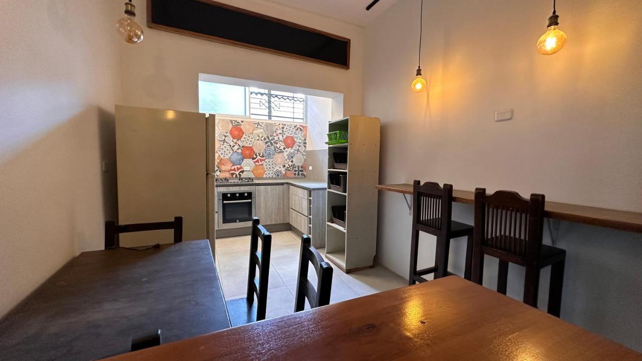 Campus Residencias Bed & Breakfast Quito Exterior photo
